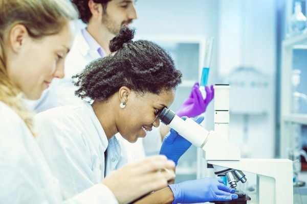 Call for The AWARD Leadership Program for Emerging African Women in Science