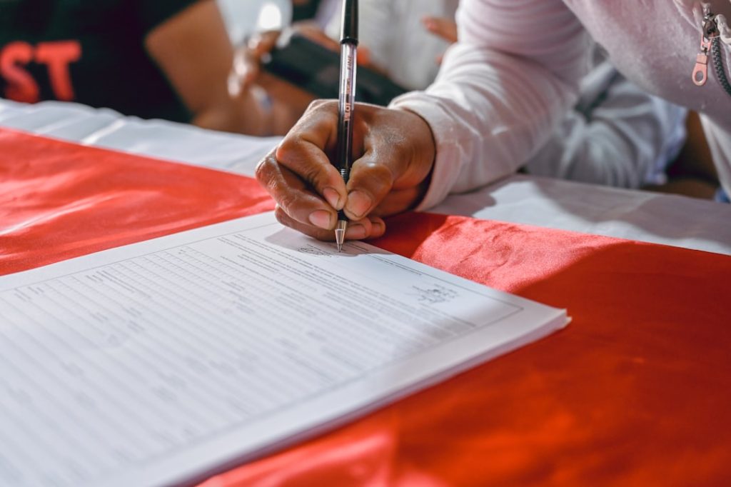 Photo Contract signing