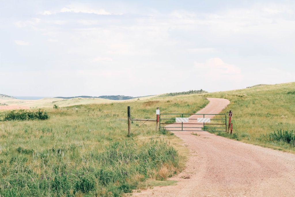 Photo Open farm gate